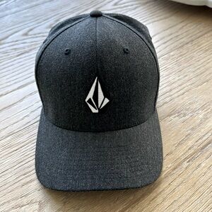 Men’s Volcom hat dark gray